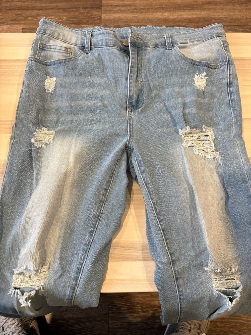 Light Wash Ripped Jeans